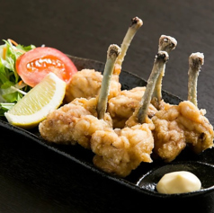 サクッと揚げて、自家製甘ダレに漬け込む『鶏からチューリップ』