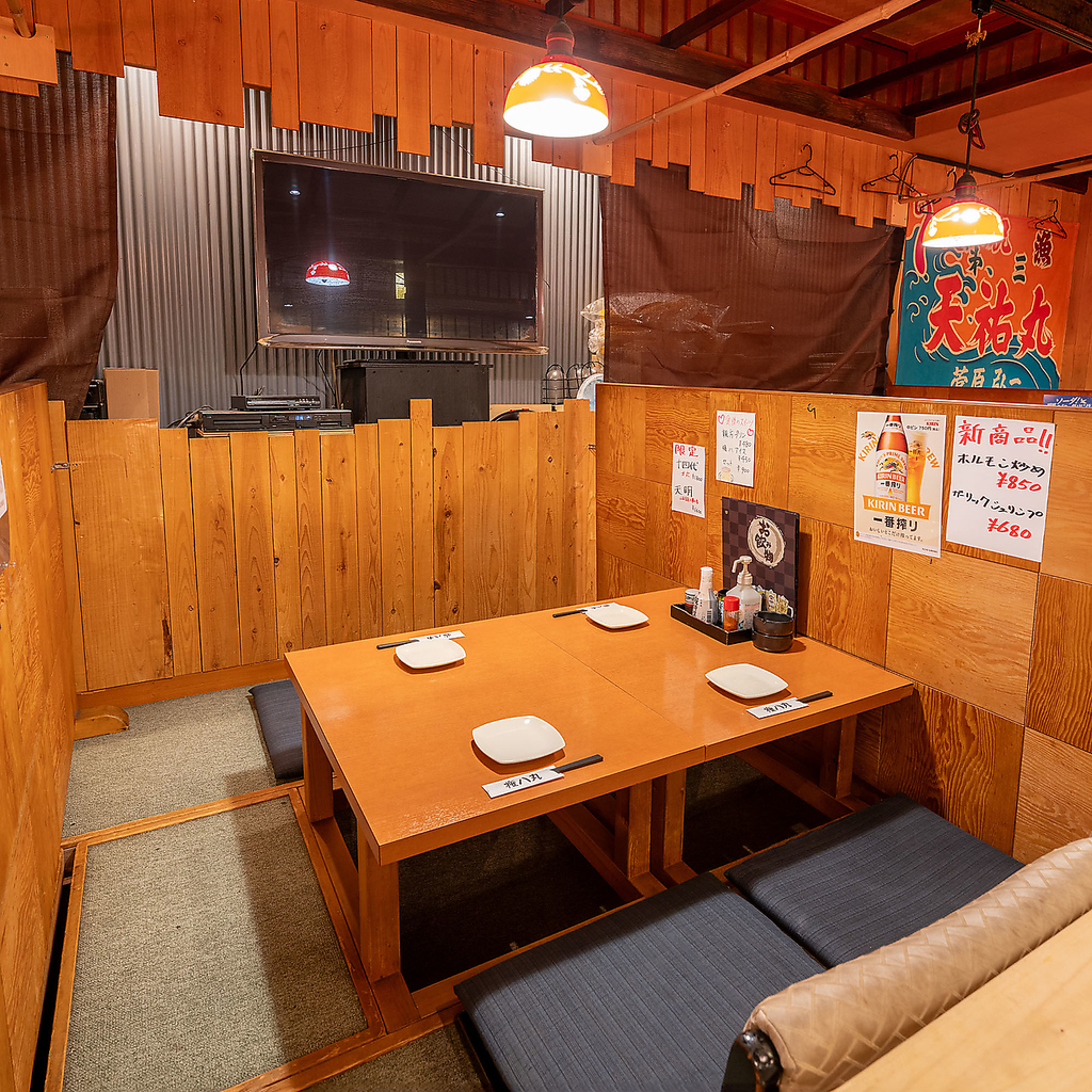 プライベート感のあるテーブル席◎風情ある和の雰囲気が漂うお席で、ゆったりとお過ごしください♪