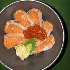 サーモンといくらの親子丼 味噌汁付き