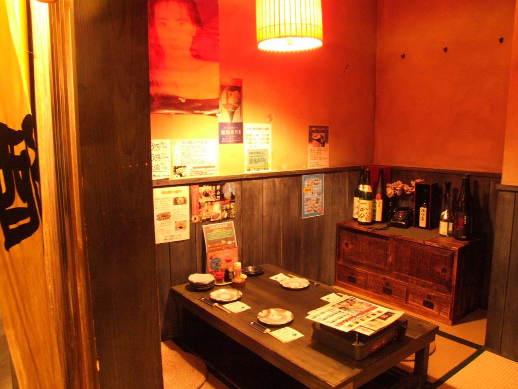 テーブル席、掘りごたつ席、カラオケ付きスナック風個室などを用意☆