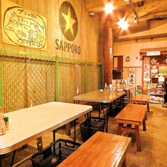 地下1階の階段を降りると賑やかな店内！そこは昭和レトロな雰囲気が漂う懐かしい味わい！お一人様でもゆっくりお過ごし頂けます。