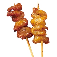 村の鶏皮串 にんにく醤油味 (1串)