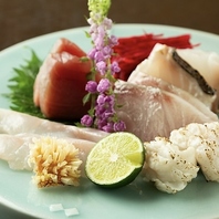 12月のおすすめ地場の刺身など取り揃えております。