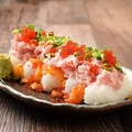 料理メニュー写真 ■とろタクのっけ寿司