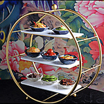 見た目の華やかさと味わいの両方にこだわった「前菜8種盛り合わせ」。特別な日のお食事を彩る一品！