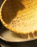 契約農家の蕎麦粉を100％使用し、自社製造した作りたてを毎日提供。