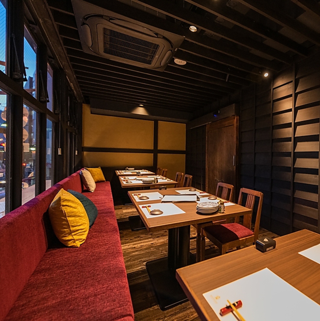 4名様ご利用のテーブル席！広々とした空間で《長野といえば、ケンミンカイカン》の味をご堪能あれ♪