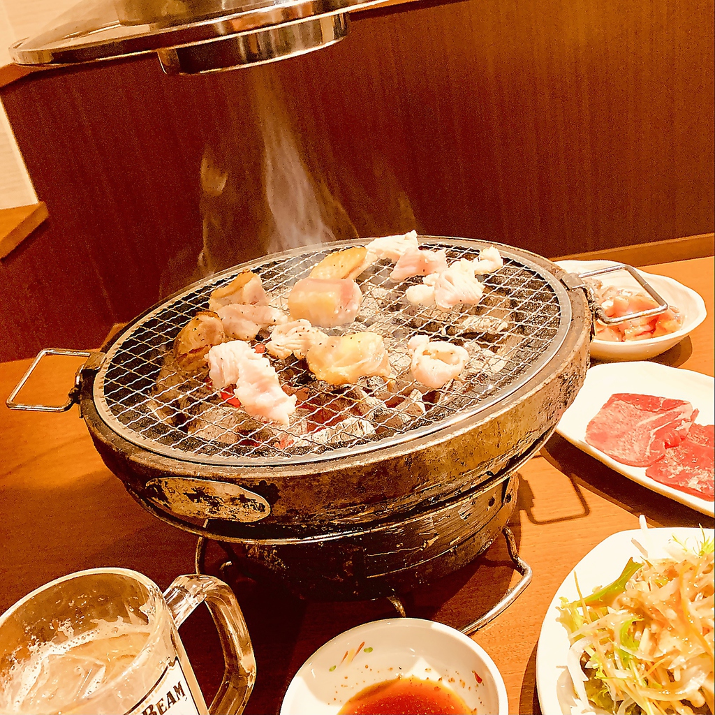 やっぱり炭火焼肉がサイコー♪遠赤外線効果があるいい炭で焼くと肉の旨みを閉じ込められ、満足度up！