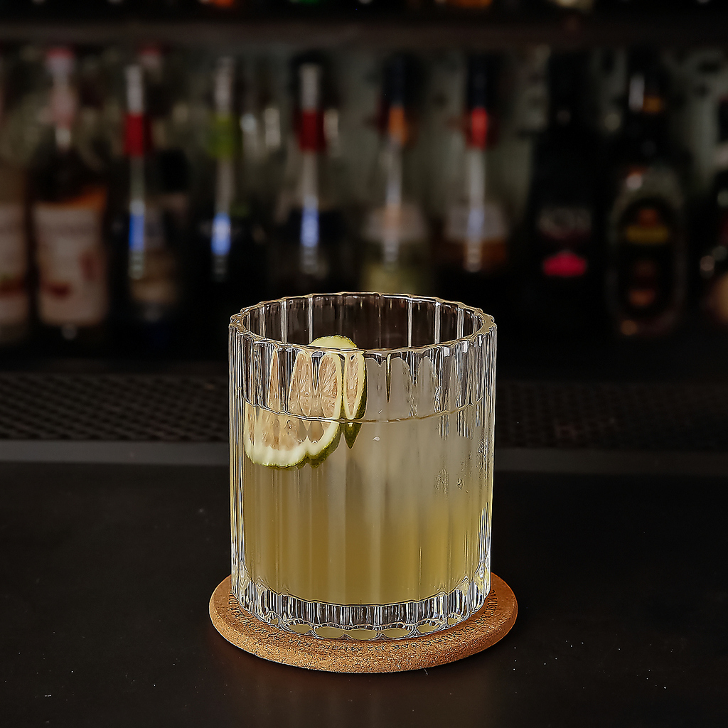 眩しい太陽を思わせる。ライムが香る爽快な味わいで、気分をリフレッシュ。イタリアの風を感じて。