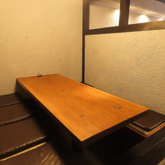 掘りごたつ式の8名用の半個室ございます。