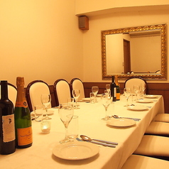 12名様までの完全個室ご家族での会食やご接待にご利用ください。（写真は【Ｅ】タイプ）