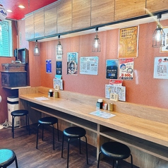 お一人様や少人数で使いやすいカウンター席を、全6卓ご用意しております。サク飲み・サク飯大歓迎！しっぽりお仕事帰りにふらっと立ち寄りもOK！ぜひお気軽にお立ち寄りください。