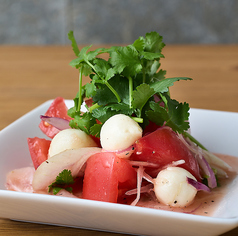 モッツアレラとトマトのパクチーカプレーゼ