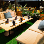 SNS映え抜群のソファー席はラグジュアリー感満載。