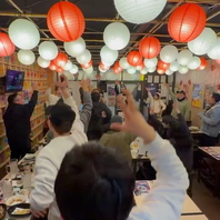 無料ライブは金土日の19:30～と21:00～の2部制で開催