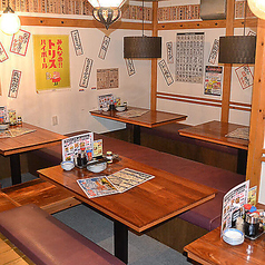 【博多の「屋台」を完全再現☆】浦安駅から徒歩2分!博多の風物詩「屋台」を本場のまま再現した、博多のうまかもんが味わえる酒場!目の前で焼き上げるので、ライブ感満載の食事が楽しめます♪ハイボールや生ビールとご一緒にお召し上がりください。博多の美味い料理を食べるなら『屋台屋 博多劇場』へ!