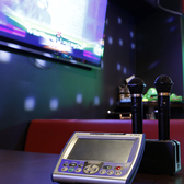 チャージ料500円でカラオケ無制限歌い放題！！2次会はもちろん、1次会の途中からカラオケタイムに切り替える団体様も多いです♪飲みたいし、カラオケもしたい！そんな方からはカラオケに行くよりも楽しめると好評です！！【三宮/貸切/誕生日/二次会/歓迎会/送別会】
