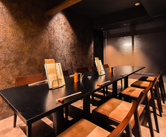 団体利用可能な個室も完備