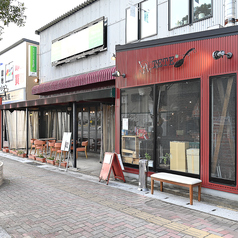 50名以上で店内貸し切り可能です。80名以上で店内&テラス貸し切り可能です。最大100名までご対応可能です。