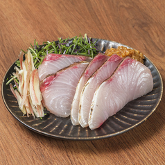 ★醤油こうじと薬味で食べる カンパチの塩炙り
