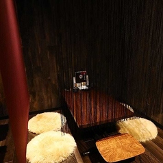 デートや少人数でのご利用にぴったりのテーブル席もございます。プライベート感のある落ち着いた空間で、牡蠣とお酒をゆっくりと味わっていただけます◎大切な方との特別な時間にご利用ください。