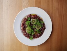 牛肉のタルタル シェリー酒のソース