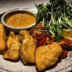 揚げ鶏のパワーサラダスイートチリ胡麻ドレッシング