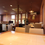 2階はゆったりした空間で、落ち着いた大人のディナーにおすすめ