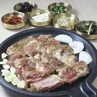 創業20年。先代から受け継ぐ伝統の味の韓国家庭料理◎