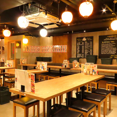 様々な人数に対応可能なテーブル席。中人数様での宴会も◎