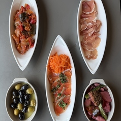 お酒との相性抜群なメニューを多くそろえております！