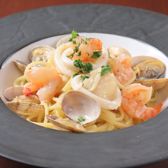 魚介のレモンクリームパスタ