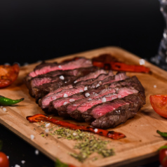 じっくり低温で調理した自慢のローストビーフ