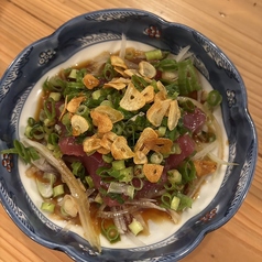 炙りまぐろのガーリックポン酢