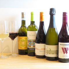 ドイツ産をメインに赤白問わず30種類以上のワインを厳選