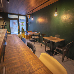 カウンター席を5席ご用意しております。お一人様でのお食事もお気軽にご利用いただけます。