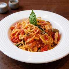 ベーコンとほうれん草のトマトパスタ