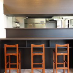 カウンター席3名分ございます