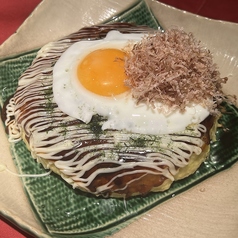 縁むすびスペシャルモダン~豚肉、海鮮増量！目玉焼き付き~