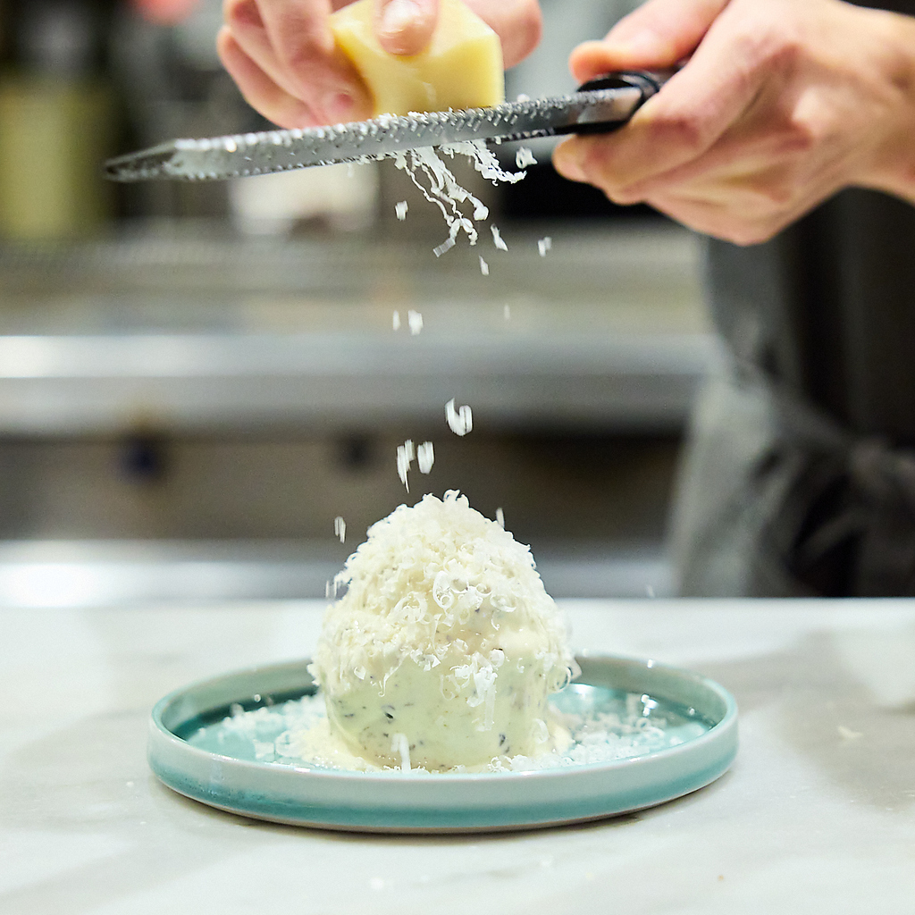 伝統的なクラシックフレンチと和要素を含んだジャパニーズフレンチをお楽しみいただけます。