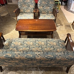 超大型プロジェクターを使った貸切利用。結婚式の二次会やスポーツ観戦イベントに迫力満点です。