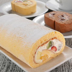 KEITO自慢のロールケーキ＆バニラアイスorピスタチオアイス盛り合わせ