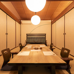 中規模なご宴会にもピッタリな完全個室のお席がございます。足をのばしせるお座敷になっております。