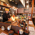 【炭火の香りが漂う炉端焼きの魅力】当店では、目の前の炉端で焼き上げる新鮮な食材を楽しむことができます。炭火の香りとともに、じっくりと焼かれた素材の旨みが引き出され、香ばしい風味が口いっぱいに広がります♪