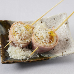 半熟卵の串ボナーラ