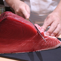 旬の味覚、職人の手技が光るふぐ料理と極上の握りを堪能