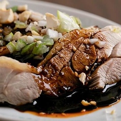 よだれ鶏(蒸し鶏の山椒、黒酢ソース)