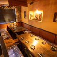 大人数の宴会も対応可能♪みんなで騒いで飲んで下さいませ！最大18名様までのお席も対応可能ですので各種宴会や飲み会に。少人数でのご利用も可能で、小さなお子様連れのご家族様でも！全席掘りごたつで木の温かみ溢れる雰囲気の中、月天自慢の料理とお酒をお楽しみいただけます。単品飲み放題もご用意しています！