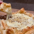 料理メニュー写真&nbsp;【数量限定】ハニーゴルゴンの発酵バターパイピザ