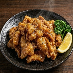 カリッカリ鶏皮揚げ　